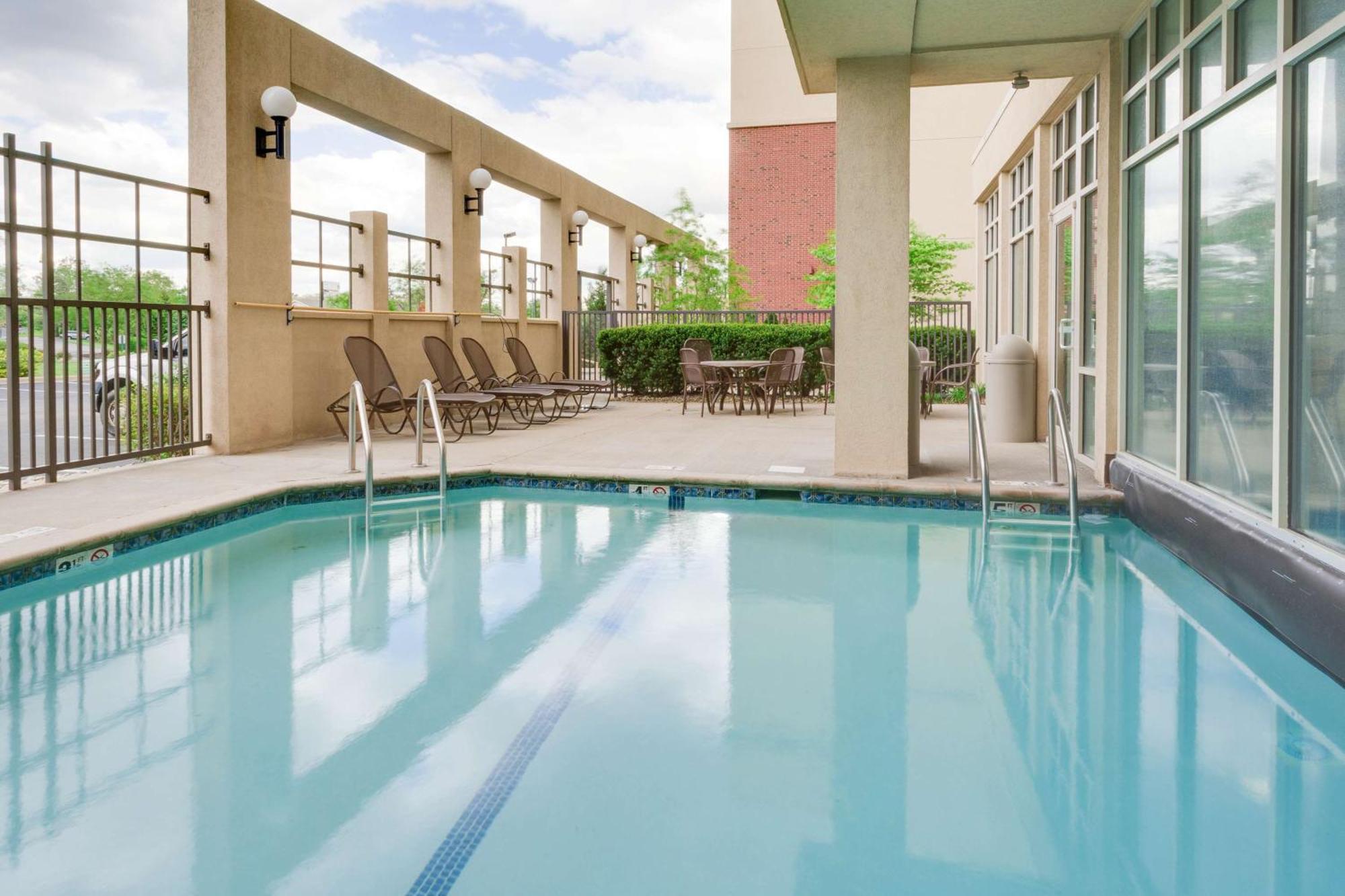 Drury Inn & Suites Middletown Franklin Bagian luar foto