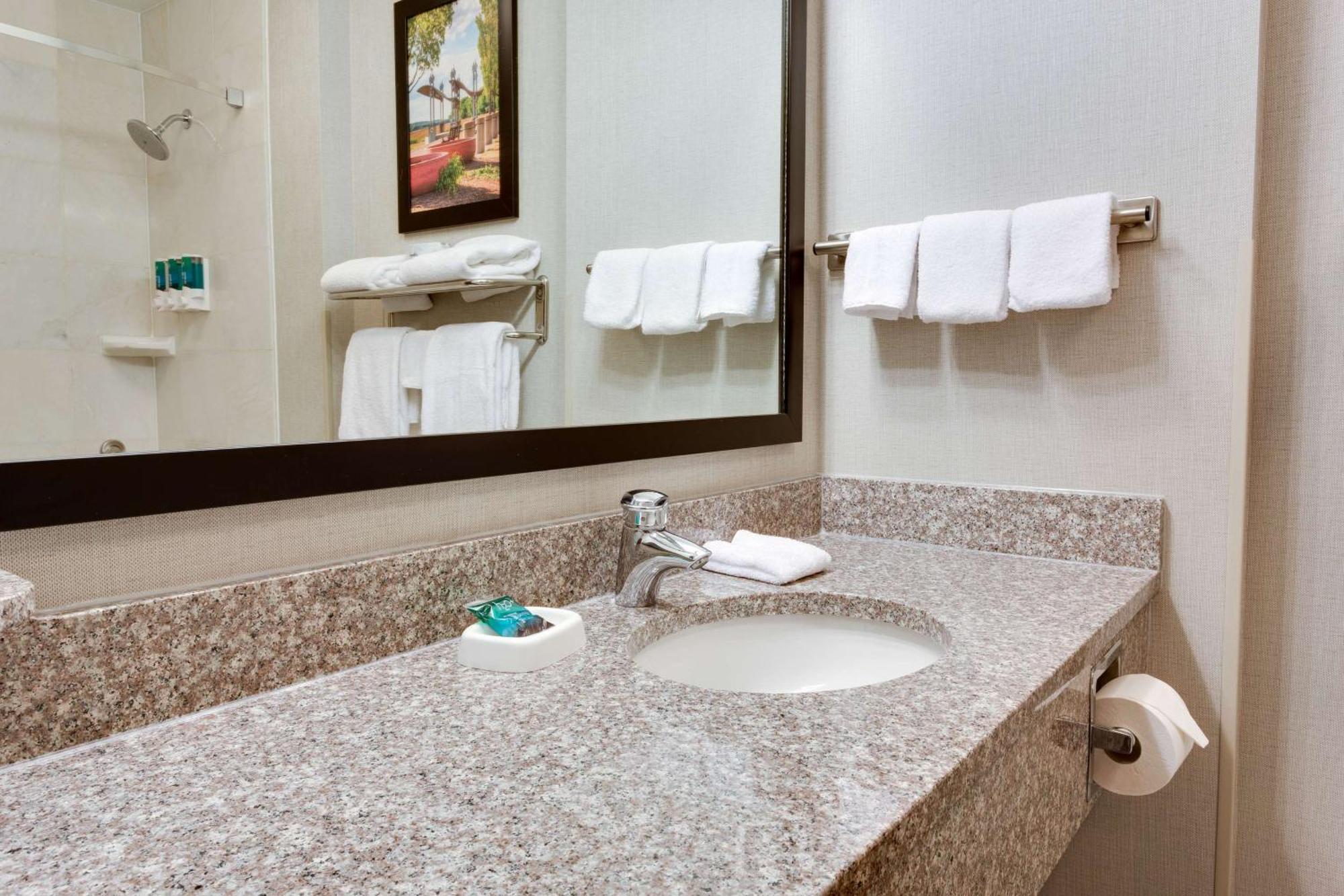 Drury Inn & Suites Middletown Franklin Bagian luar foto