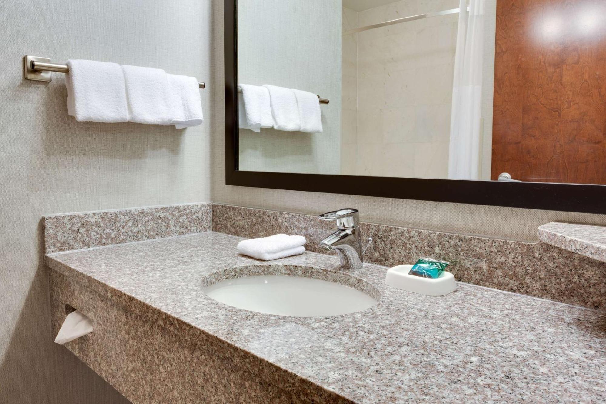 Drury Inn & Suites Middletown Franklin Bagian luar foto